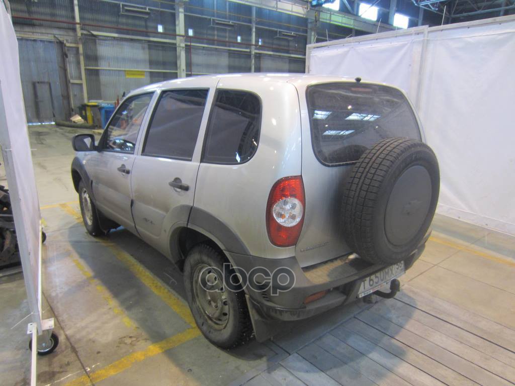 Фаркоп Chevrolet Niva 2123 4x4 (штатные места) 2002/12-2020, Lada Niva 2020-2021