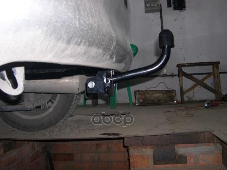 Фаркоп Toyota Auris хетчбек 2007-2013 крепление шара на двух болтах