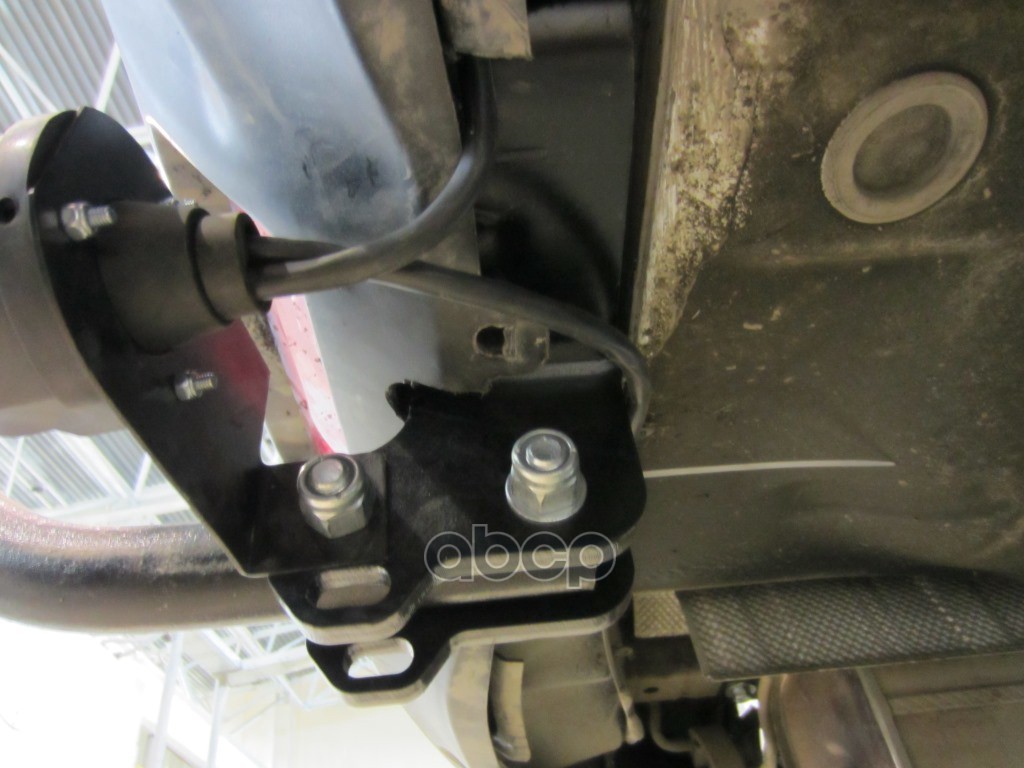 Фаркоп Nissan Juke 4WD 2013-2019 крепление шара на двух болтах