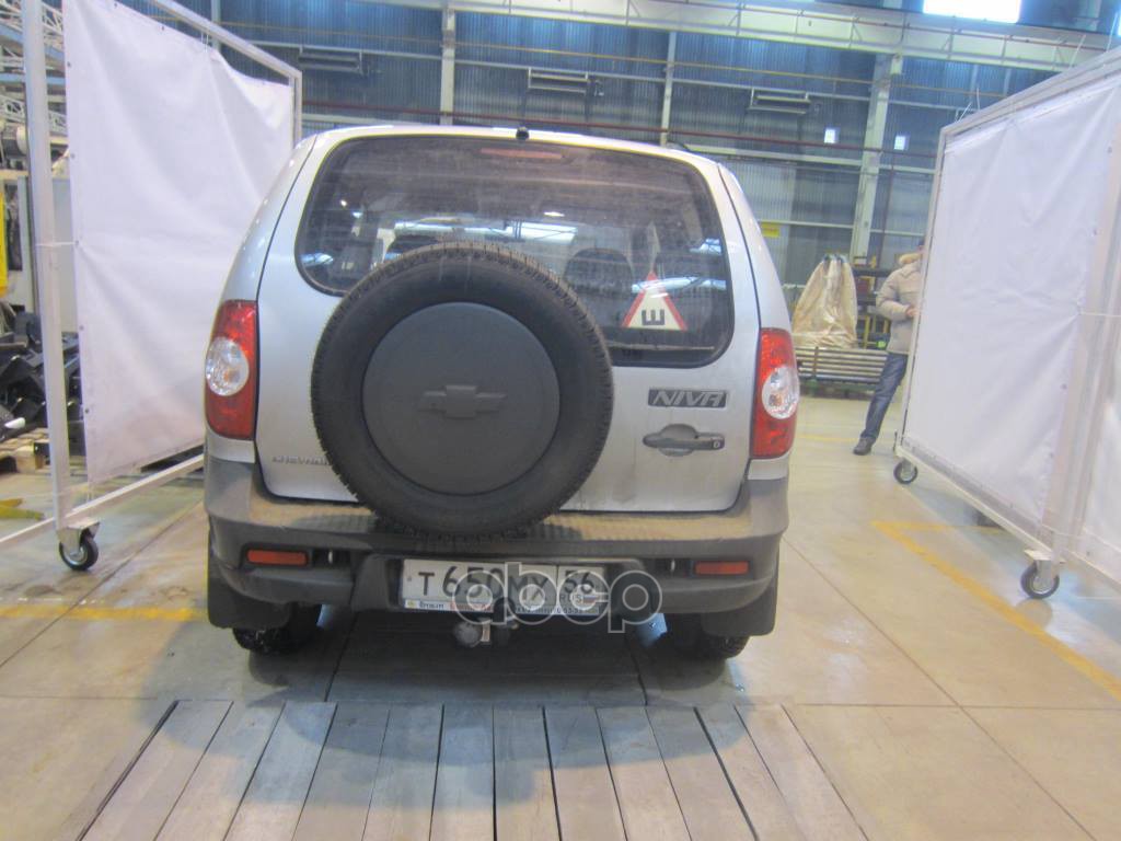 Фаркоп Chevrolet Niva 2123 4x4 (штатные места) 2002/12-2020, Lada Niva 2020-2021