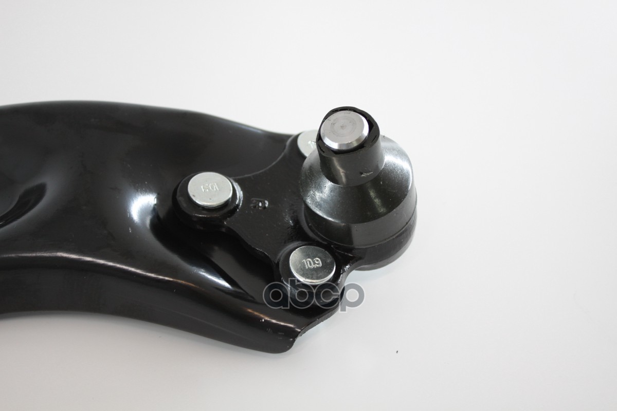 Рычаг передний правый