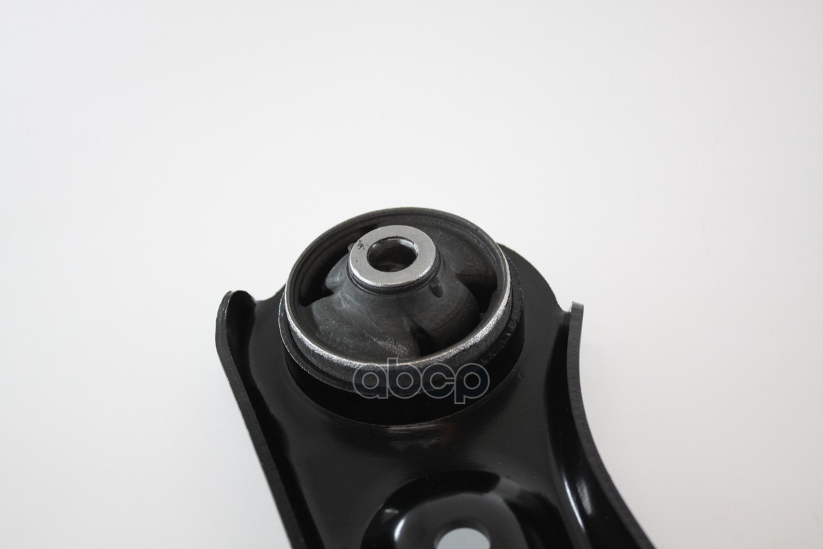 Рычаг передний правый