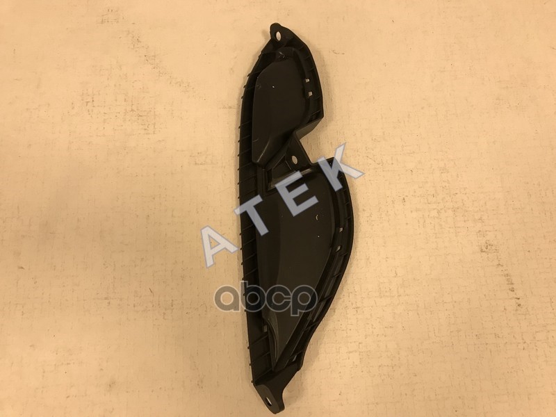 Заглушка бампера правая