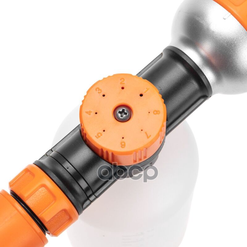 Пистолет-распылитель с емкостью