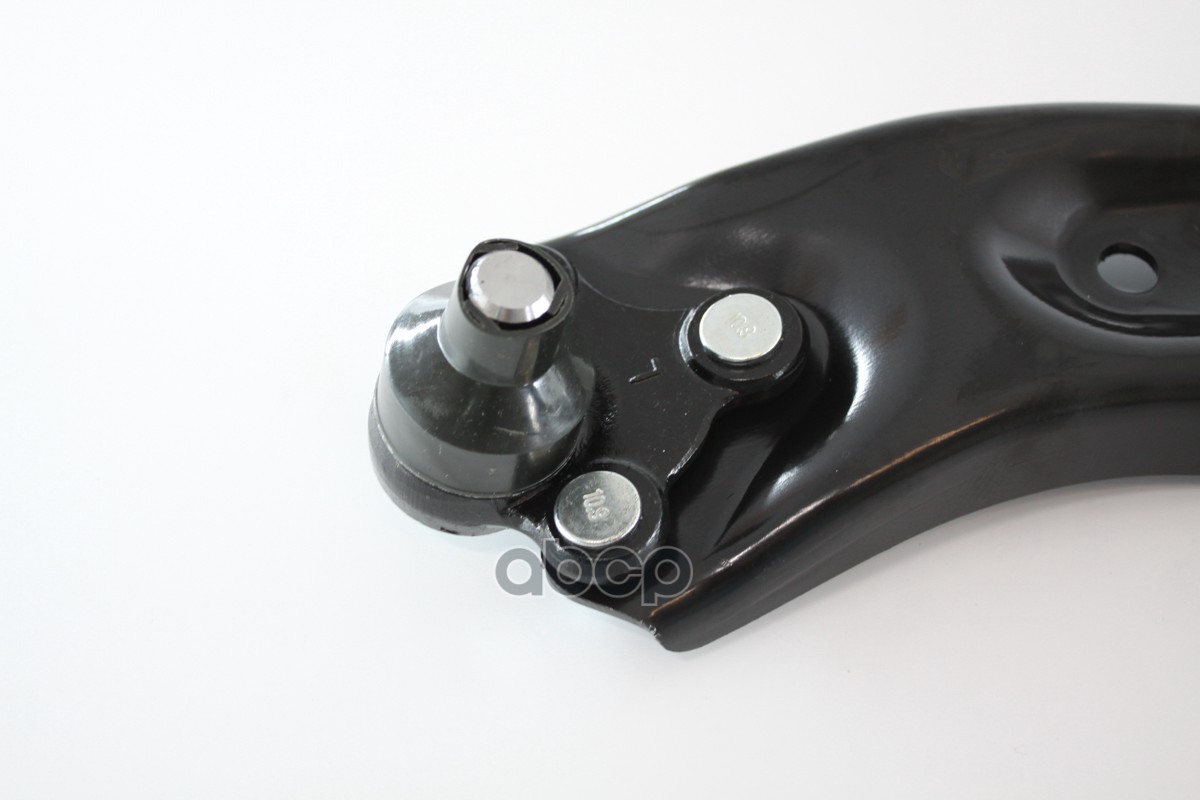 Рычаг передний левый