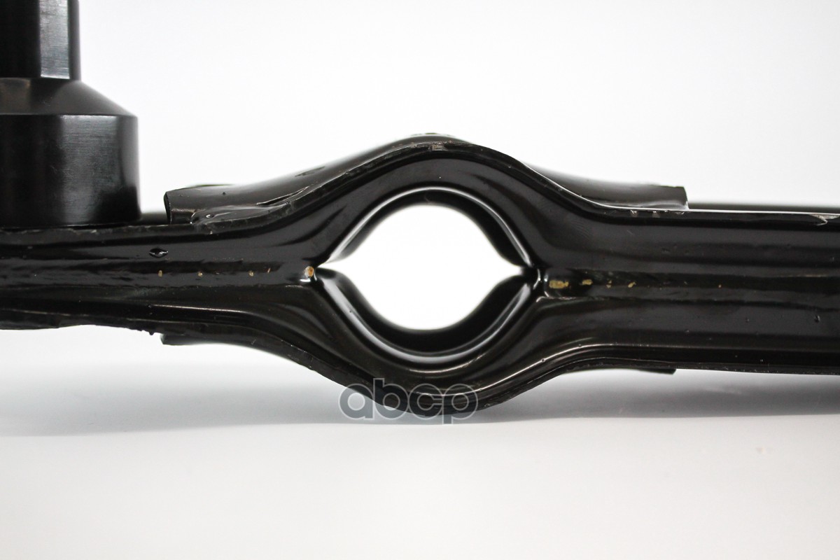 Рычаг передний в сборе