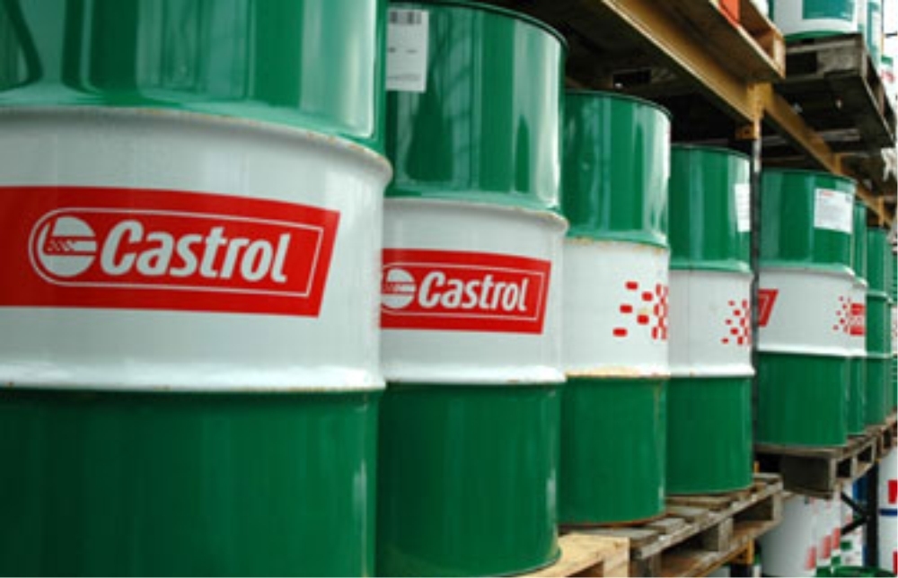 Мотор в бочке. Castrol Magnatec 5w40 208л. Castrol Magnatec 5w40 бочка. Castrol 200 литров. Бочка масла кастрол 5w-40.