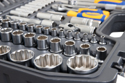 Kraft KT700869 Набор инструментов 1/2&quot;Dr и 1/4&quot;Dr 107 предметов с 12 гранными головками
