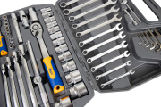 Kraft KT700304 Набор инструмента 1/2"DR и 1/4"DR 77 предметов, PRO