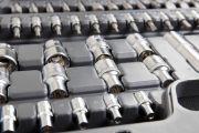Kraft KT700869 Набор инструментов 1/2&quot;Dr и 1/4&quot;Dr 107 предметов с 12 гранными головками
