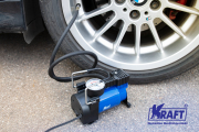 Kraft KT800034 Компрессор автомобильный ECO V-35L, 35 л/мин в сумке, 3 насадки